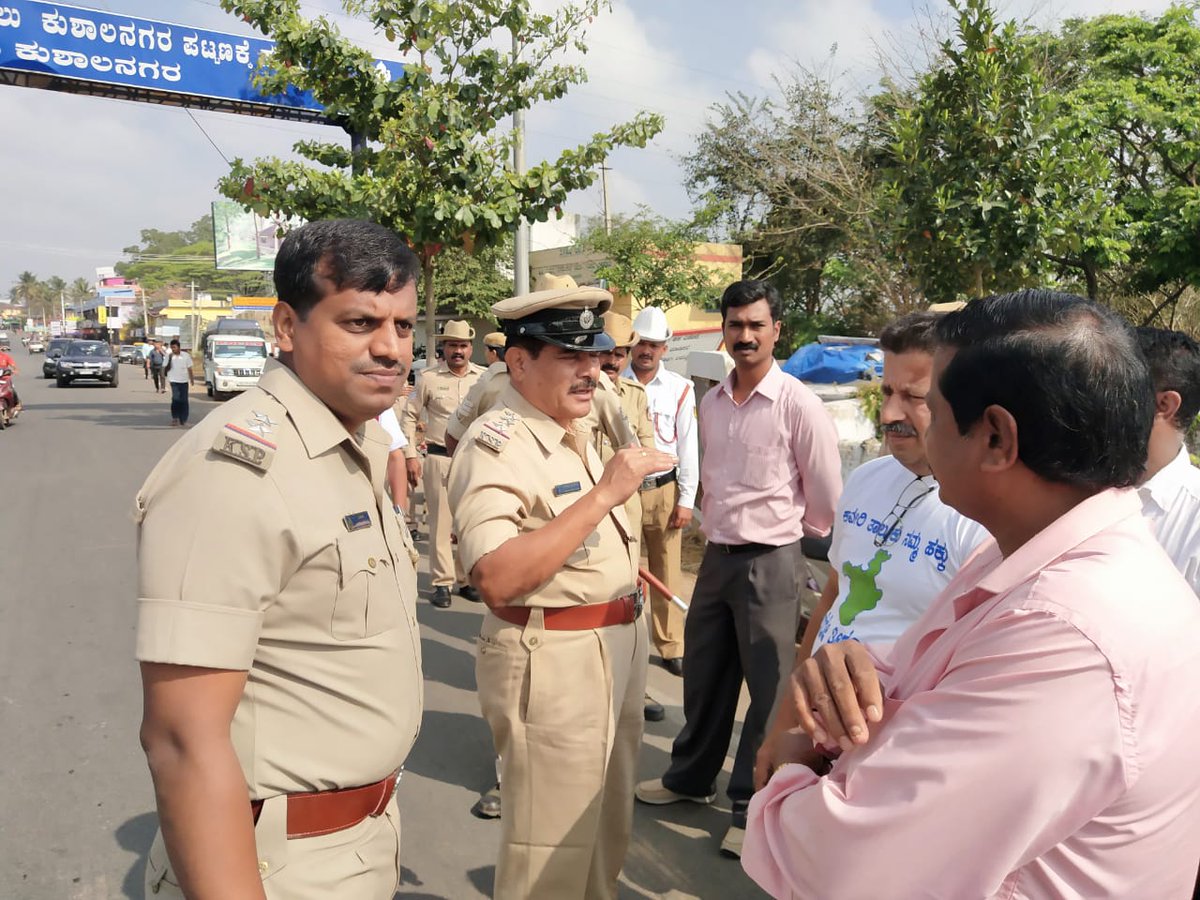 TOIBengaluru's tweet image. Bandh being observed in Karnataka's #Kushalnagar today to pressurise state government to form Cauvery taluk

#KushalnagarBandh