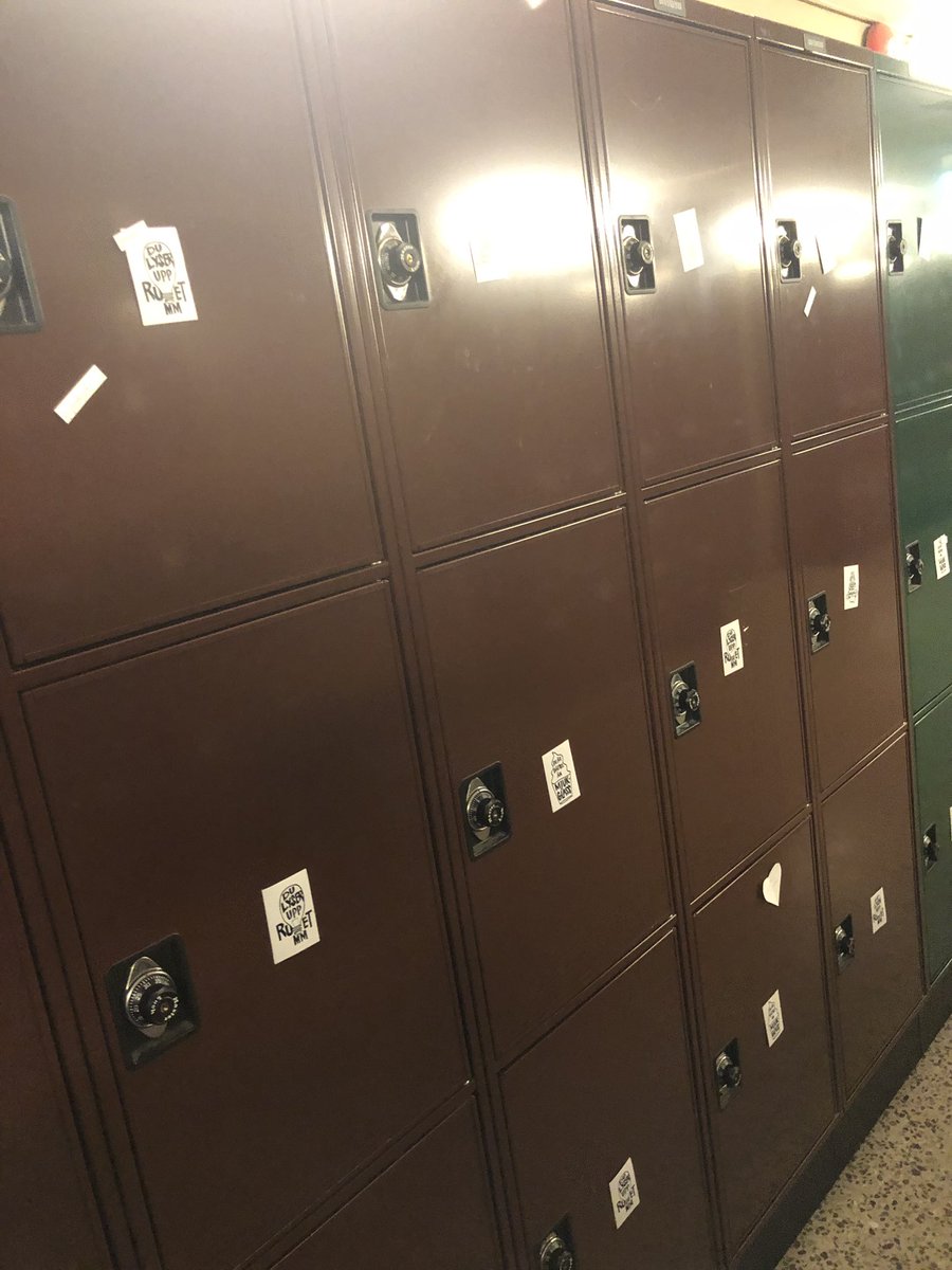 klundstromatmv's tweet image. It’s “Compliments” Day at #VRGOdenplan - fun way to build the school culture - positive thought on every locker and signs everywhere #everyoneincluded #VRSkolor thanks @vroelevkar #adultscanlearnfromkids