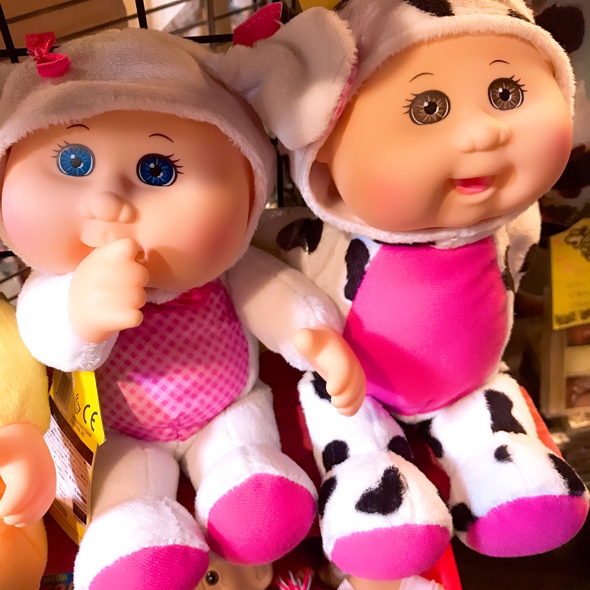 ヴィレッジヴァンガードアメリカ村 アメtoy 好きのみなさ ん キャベツ人形 入荷たよあまーいミルクの香りがするよわぁステキ ファービー のネックストラップもきたよ電池が切れる心配ないからこわくないよ ヴィレッジヴァンガードアメリカ村 アメtoy 好きのみなさ ん キャベツ人形 入荷たよあまーいミルクの香りがするよわぁステキ ファービー のネックストラップもきたよ電池が切れる心配ないからこわくないよ