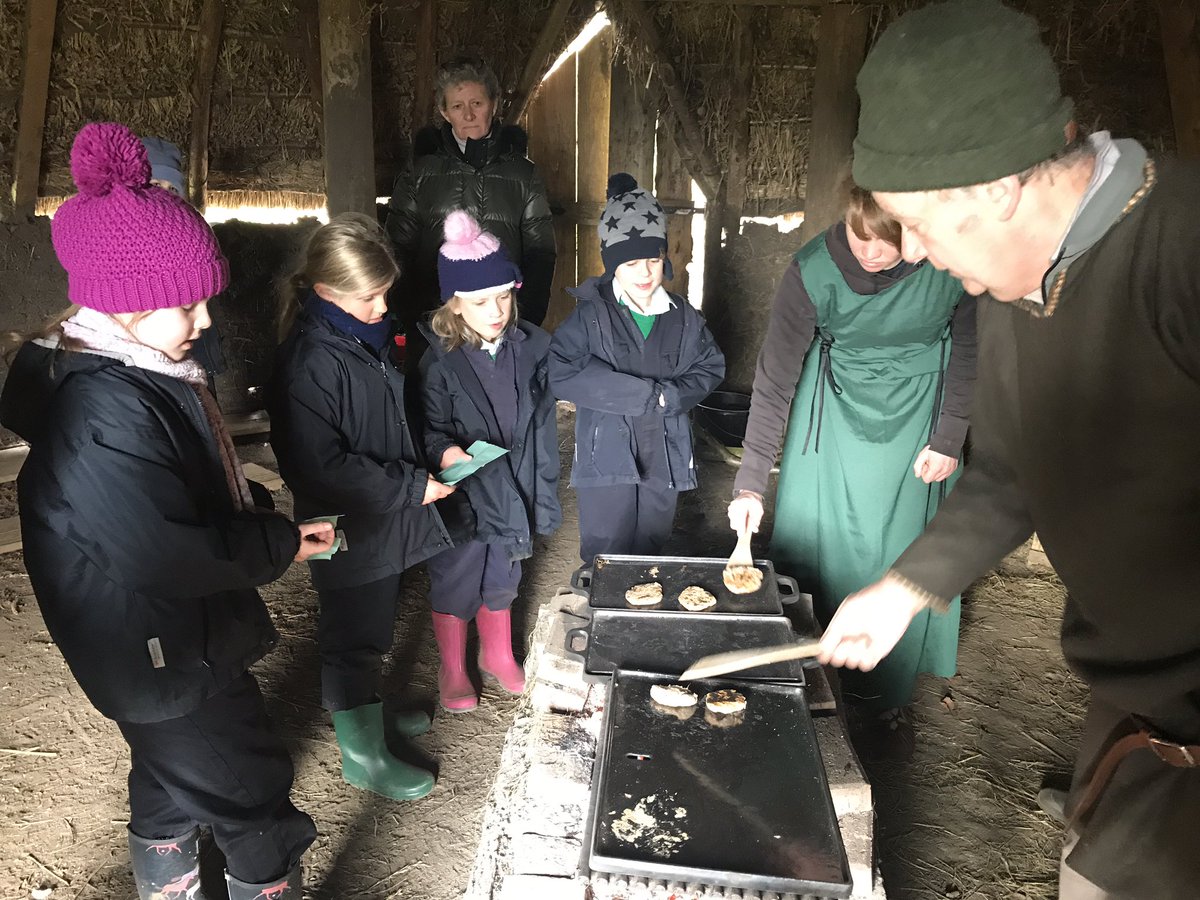 ThorngroveLatin's tweet photo. Year 3 making Roman bread at Oxenwood https://t.co/81c25pOOcr