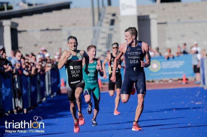 The moment @Tsmorz out-sprinted 2x Olympian João Silva from Portugal 🇵🇹 and 2016 Rio Olympic Games bronze medalist Henri Schoeman from South Africa 🇿🇦 for a 🥈 in <a href="/worldtriathlon/">World Triathlon</a> Cape Town World Cup yesterday! 🇺🇸 |