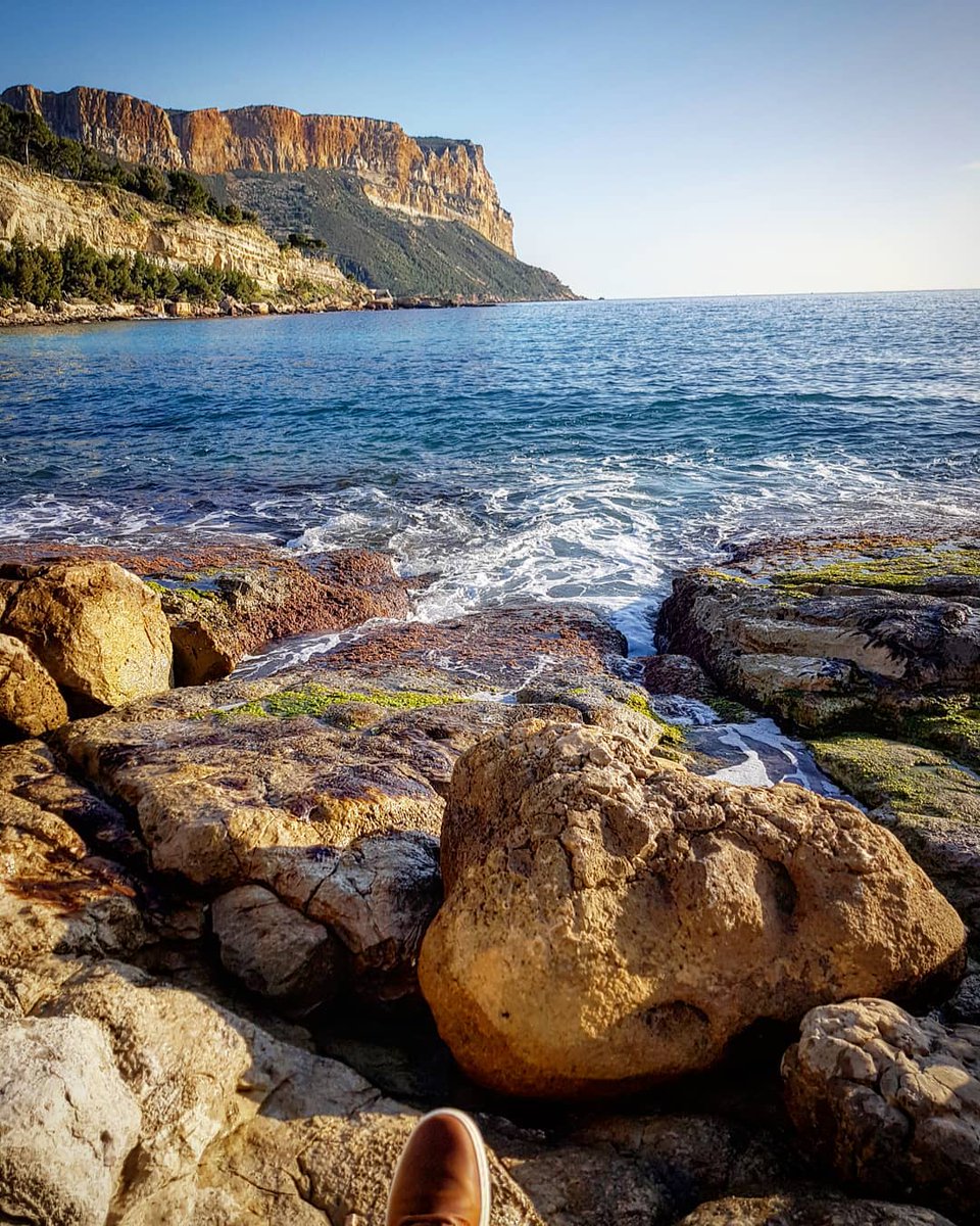 New Year's sun in Cassis...
#happiness #cassishd #calanquesdecassis #calanques #cassis #france🇫🇷 #igersfrance #igersmarseille #southoffrance #landscapelovers #sun #sea #marseillerebelle #marseillecartepostale #provence
📷 : @pddm83