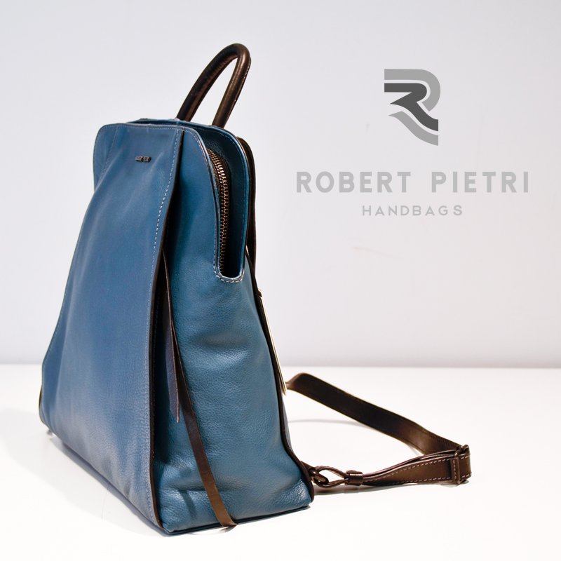 Las mochilas de piel de Robert Pietri te aportan comodidad porque tienen mucho estilo pero te dan gran libertad de movimiento ¿Ya te has hecho con alguna?
.
#handbagsconcept #bolsosmujer #bags #handbags #RobertPietri #MadeInSpain #bolsodepiel #trends #mochiladepiel