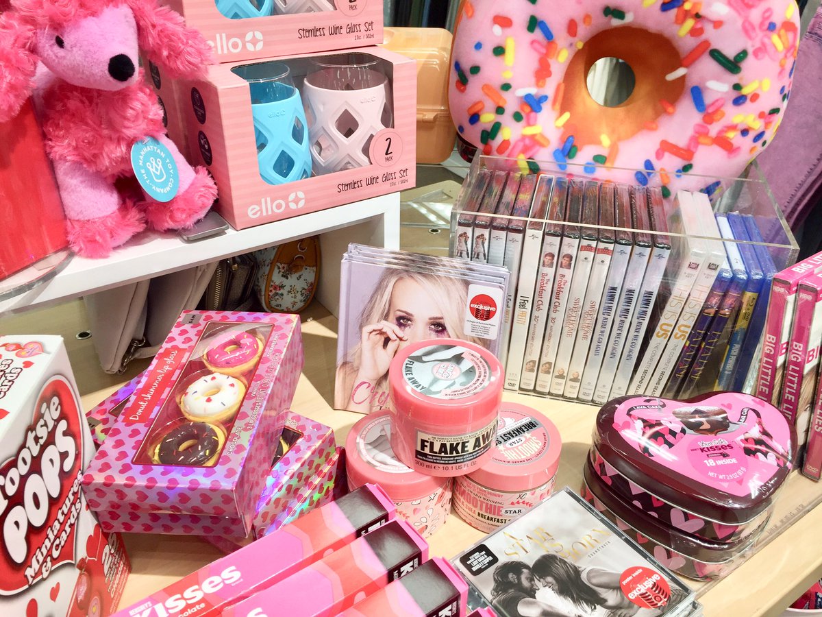 TargetVM_Philly's tweet image. Galentine’s Day is this week!!!! Oh and of course Valentine’s Day too 😉 felt it necessary to create a super cute Galentine’s Table for all you besties out there! Grab a rom-com, some sappy music, chocolate and your favorite gal for an extra necessary girls night! #galentinesday