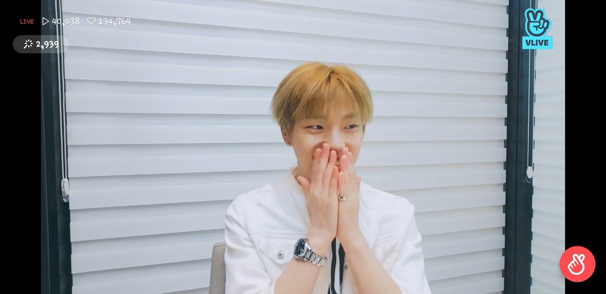 flowersvteen's tweet photo. Are you guys watching the Happy Dino Day vlive ? 

Thank You once again for coming today and see all tmr !! 

@pledis_17 #DREAMWITHCHAN @DreamWithChan https://t.co/8urF280mpd