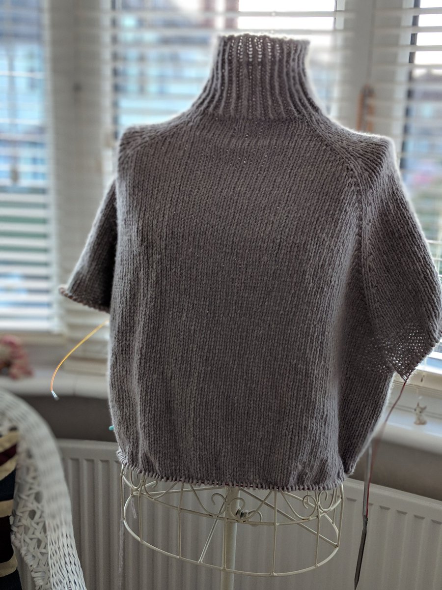 KnittingBliss's tweet photo. Another one taking shape #knitspiration  #knitting_inspiration #knitting #Knitted https://t.co/3CNMFBiOTK