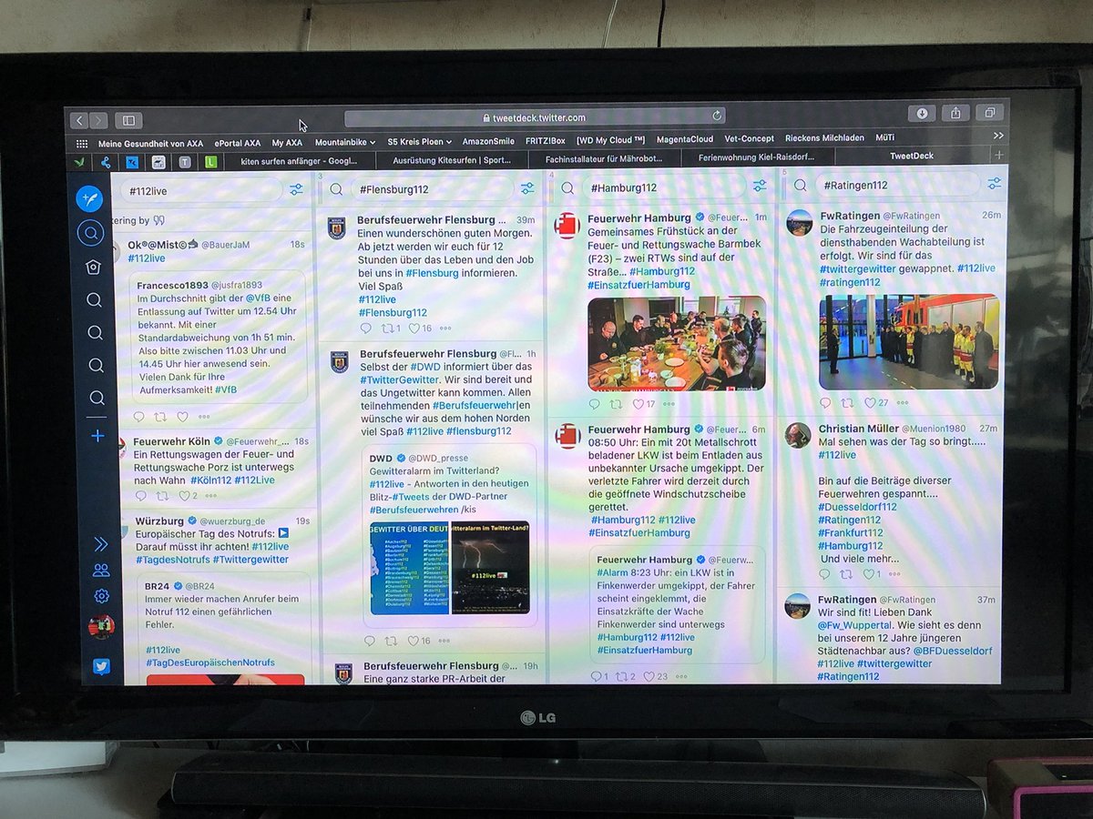 Heute verfalle ich mal wieder in den Pressesprecher-Modus und verfolge das Twittergewitter auf dem Fernseher im Wohnzimmer. #112live #hamburg112 #Flensburg112 #Ratingen112