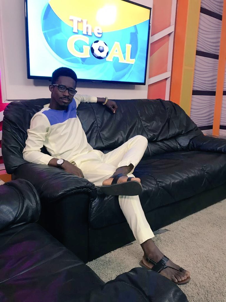 delaliphrank's tweet photo. Hi, kindly allow me to introduce myself to you 😊
My name is Delali Phrank Awutey ⚽ the Host of The Goal On @PanAfricanTv. Have a wonderful week 💯 https://t.co/5XeN1yaJ3K