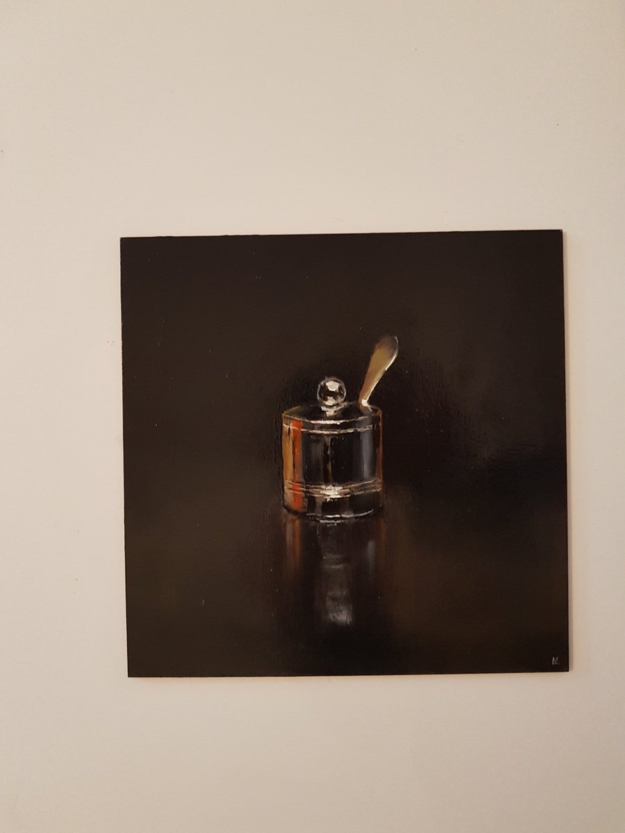 LouiseMarksArt's tweet photo. After, during and before photos of an oil study being varnished last week. Love how those colours pop with a lick of varnish. A silver pot painted at the end of 2017. Oil on board. #varnish #oil #gamvar #silver https://t.co/rEjUpPArIR