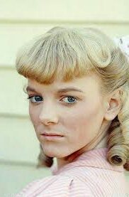 Cin_Hop's tweet image. Allez elle est facile : Amable Tastu / Nelly Oleson 😊 #TrouveUnSosieDansLimediaGaleries #LimediaGaleries