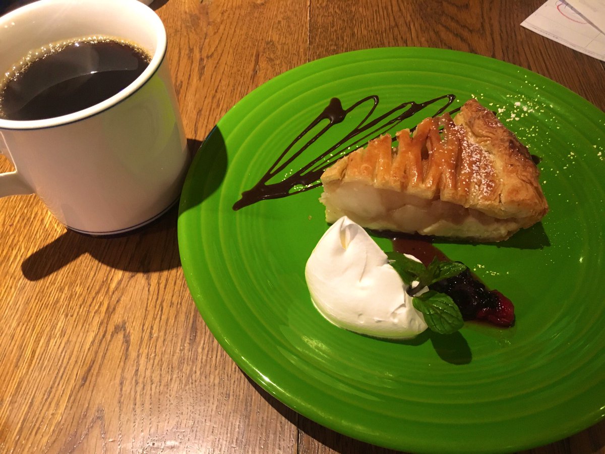 MAKINOhaGIMEI's tweet photo. コーヒーと死ぬほど合うアップルパイが食べたくて食べたくて（きた）#GRANNY_SMITH https://t.co/tRI87NYOMC