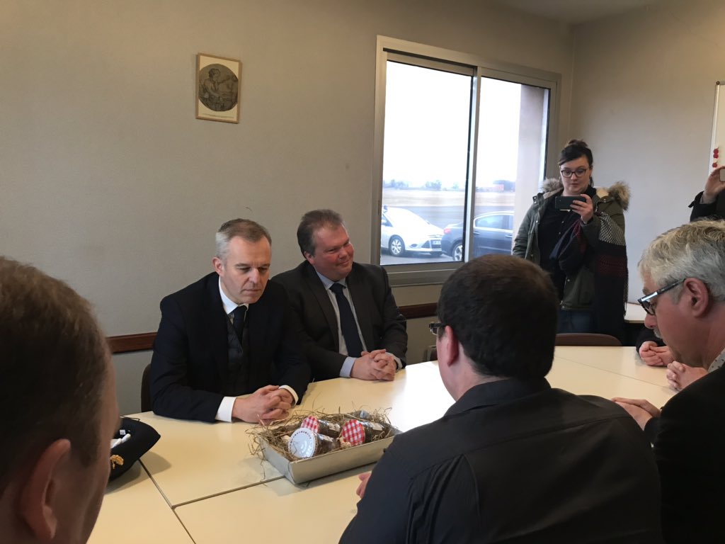 Rencontre à l’aéroport de Lepaud du Ministre François de Rugy avec des élus des JA et la FDSEA en présence de Jean Baptiste Moreau.
#creuse #jbmoreau