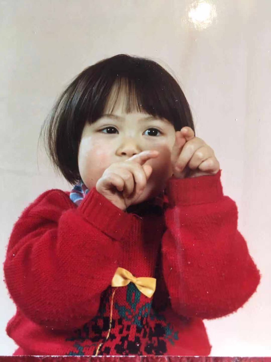 scrappapertiger's tweet image. Tiny me.

#ActuallyAutistic
#notapuppet