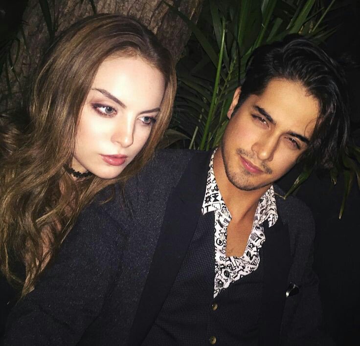 Flo0aguilera's tweet photo. Bisexual culture es ver Victorious solo Avan Jogia y Elizabeth Gillies y no saber cuál de los dos te gusta más https://t.co/1RhPIcKrRG