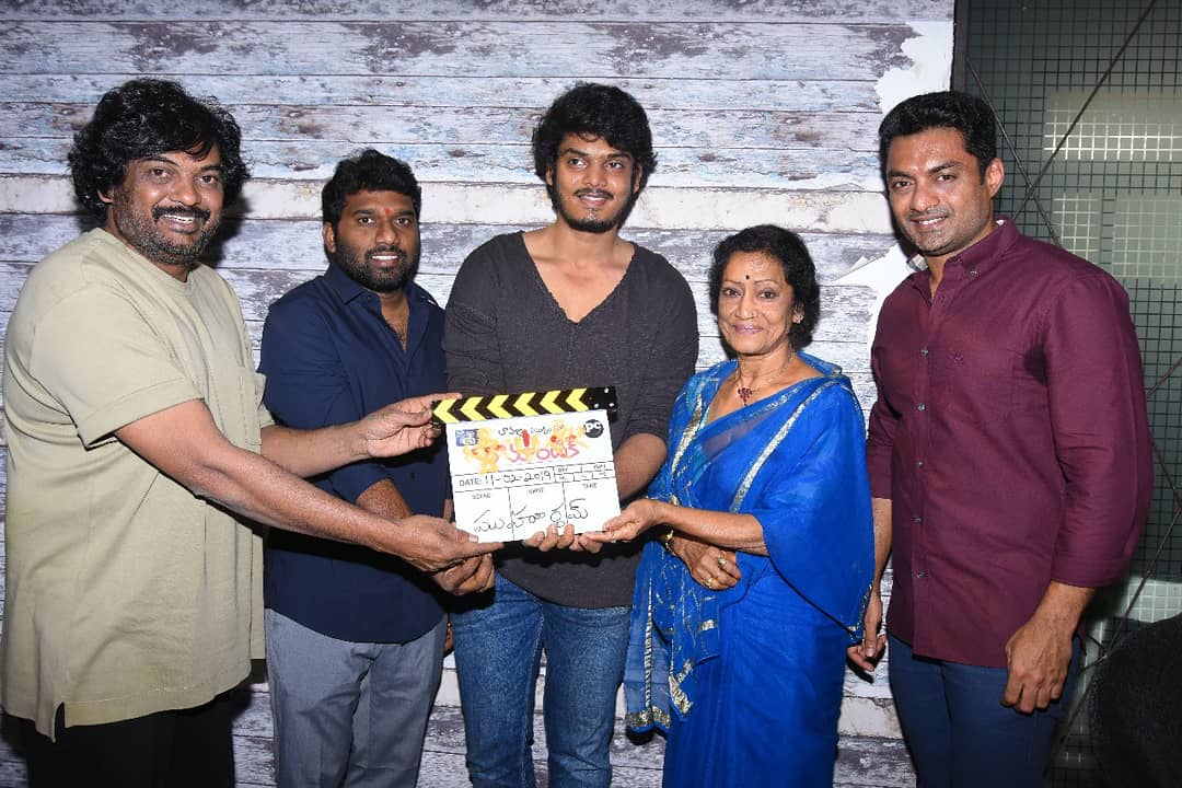 PuriConnects's tweet photo. Pics from Muhurtham of  @ActorAkashPuri's #ROMANTIC 

Hero @NANDAMURIKALYAN garu does the honours of clap

@purijagan  @Charmmeofficial #PCFilm https://t.co/qgSU6ZVzzR