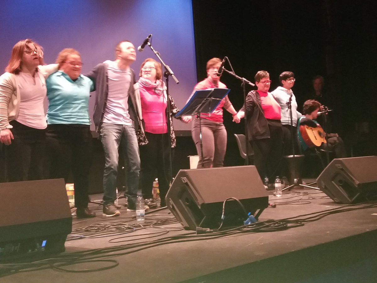 ElsCracsdAndi's tweet photo. Ahir gran concert solidari al Patronat de Cornella, a favor de Jatakendeia i el projecte del centre d'atenció a persones amb dicapacitat a Togo.
Emocionant fer de teloners de la GRAN @monicagreen 
Ens encanta escoltar-la https://t.co/YoNCm5YKD9