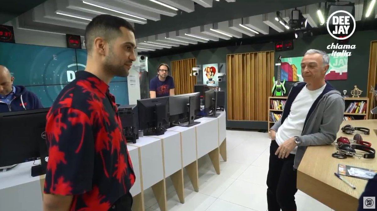 Il vincitore della 69esima edizione del Festival di Sanremo <a href="/Mahmood_Music/">Mahmood</a> è in diretta con noi! 
youtube.com/watch?v=idTD9A…