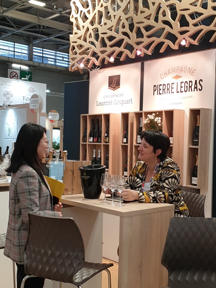 VinoVisionParis's tweet photo. 🇨🇵 Venez à la rencontre des producteurs de #Champagne dans le hall 4, rangés A-B !
🇬🇧 Come meet producers from the French Champagne region in hall 4, rows A-B! https://t.co/ybjRSs5vDM
