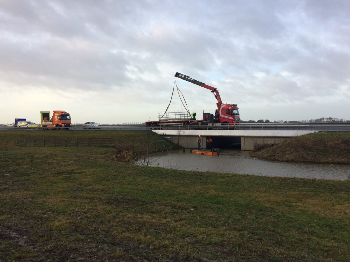 FriescheIJsbond's tweet photo. Nieuwe kluunbrug onder Haak om Leeuwarden, lees meer https://t.co/n5ujedHerZ https://t.co/Cf3LRcmxE5