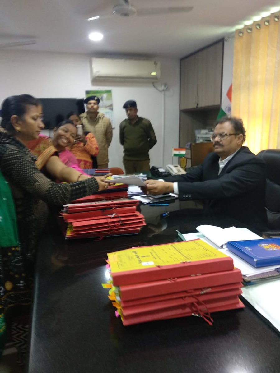 AINSW_INDIA's tweet photo. Community Members from Ahmedabad met with District Collector, submit their opposition towards Trafficking Bill. #redrafttraffickingbill2018
#stoptransbill2018 @FeminismInIndia @MinistryWCD @redumbrellafund @GlobalSexWork https://t.co/sV9EDrG0xy