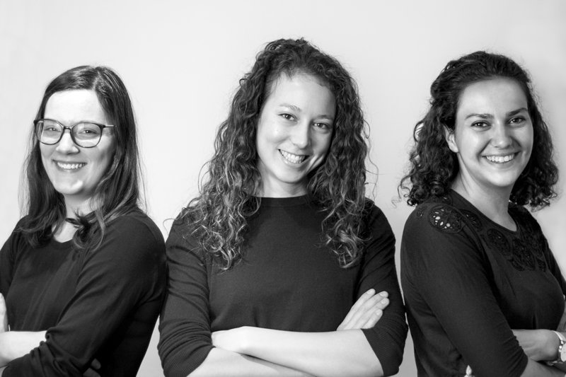 NumWorksFR's tweet photo. Aujourd'hui c'est la Journée Internationale des Femmes et des Filles de Science ! 👩‍🔬✨
A cette occasion nous sommes fiers de vous présenter nos femmes de sciences, ingénieures chez @numworks sans qui le projet ne serait pas le même. Merci Léa, Emilie et Hélène ! 😍
#JIFFS2019 https://t.co/mMpLa4hOfu