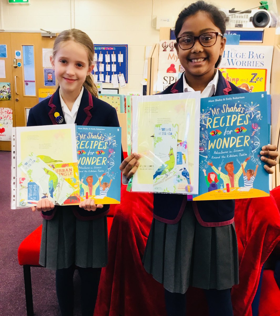 StAubynsLibrary's tweet photo. Our final competition winners for the recipe for a #GreatSchoolLibrary competition! They were on a trip on Friday but were delighted to be awarded their prizes this morning ๐
#10YearsoftheLibrary #10thAnniversary #GreatSchoolLibraries @alomshaha @vickywoodgate https://t.co/yGTmsT5hwT
