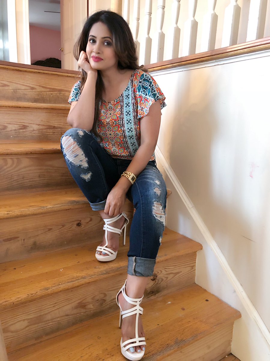 Aggregate 60+ ripped jeans with kurti best