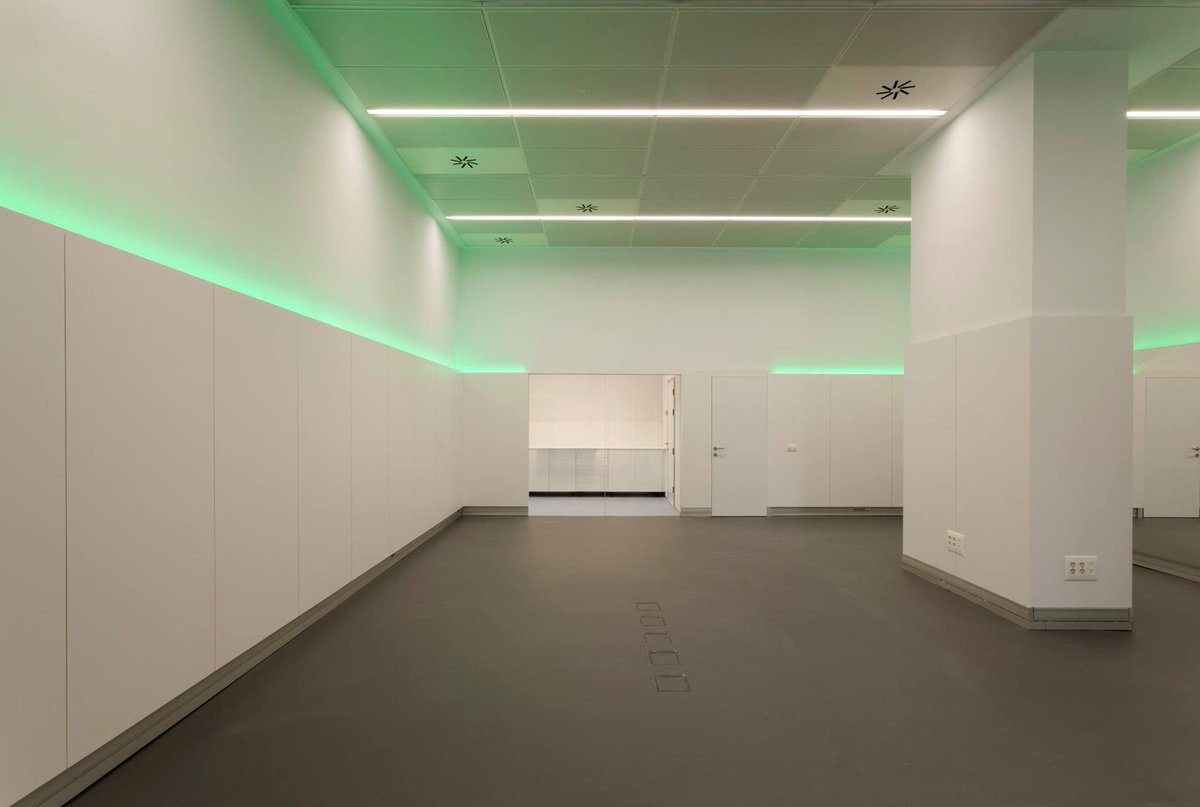 #FunderMax núcleo blanco. Revestimientos de paredes para conseguir espacios limpios y luminosos. <a href="/TecapSL/">Soluciones Tecap sl</a> asesorando a grandes profesionales.