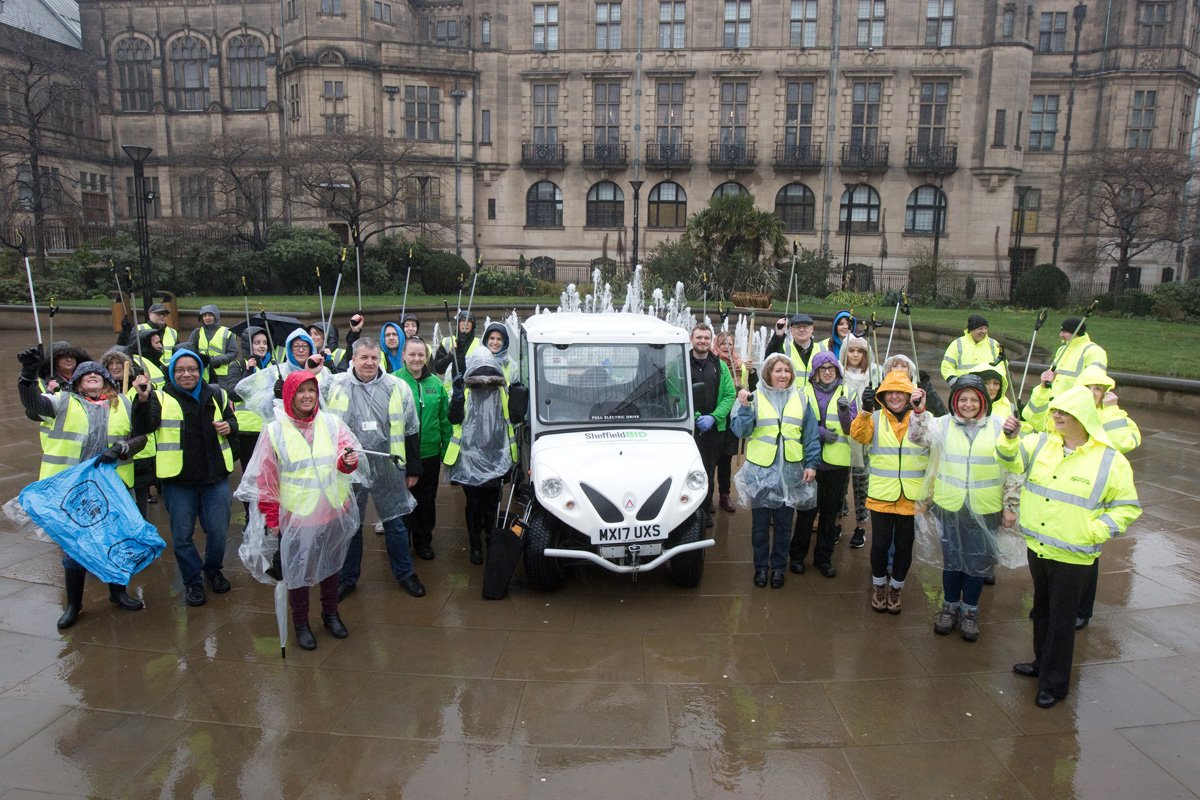 SheffieldBID's tweet photo. Put your litter picks in the air if you want to become a Guest Ranger for the day! We are looking for volunteers to litter pick @sheffcitycentre as part of the #BIDSpringClean. If you are a city centre business and would like to help, please email enquiries@sheffieldbid.com https://t.co/jFUr8iSK2r