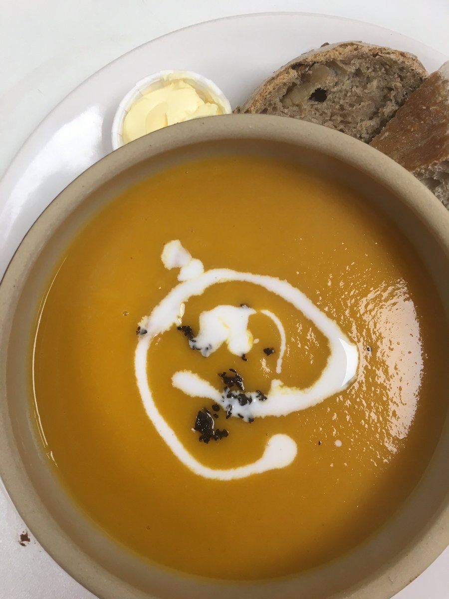 FactoryClay's tweet image. Today's menu @RedPodFood .. Rustic Black Bean Soup &amp;amp; locally made Sourdough, Mushroom &amp;amp; Chickpea Ragout s/w Crispy Sage Brown Basmati Rice, Sweet Potato Cakes s/w Smoky Beans &amp;amp; Steamed Calabrese, Carrot Cake with Cashew Cream Icing, Blood Orange Polenta Cakes #vegan #plantbased