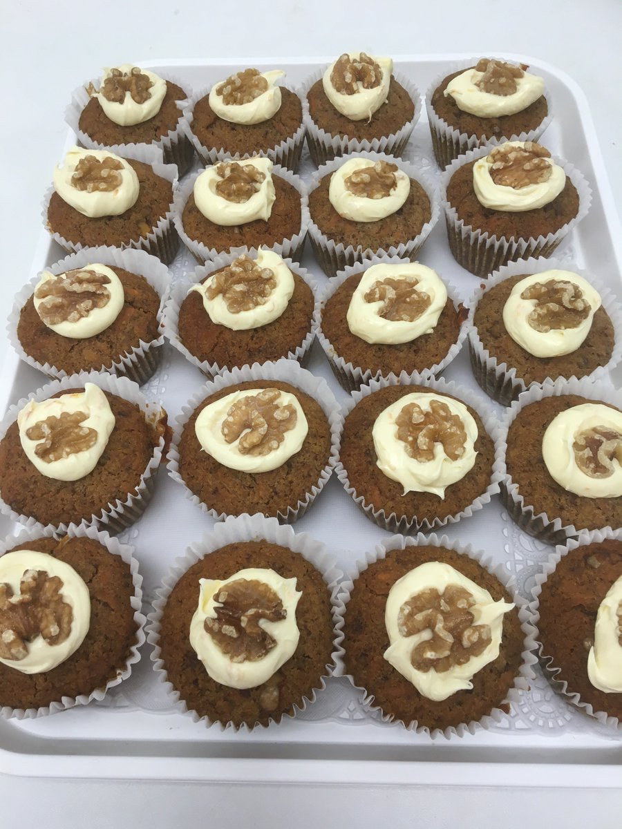 FactoryClay's tweet image. Today's menu @RedPodFood .. Rustic Black Bean Soup &amp;amp; locally made Sourdough, Mushroom &amp;amp; Chickpea Ragout s/w Crispy Sage Brown Basmati Rice, Sweet Potato Cakes s/w Smoky Beans &amp;amp; Steamed Calabrese, Carrot Cake with Cashew Cream Icing, Blood Orange Polenta Cakes #vegan #plantbased