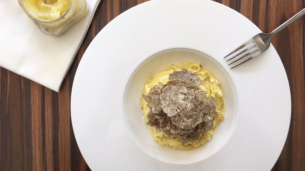 In #Milan, truffle is always in season 🍴Here's where to enjoy it to the fullest 😋: bit.ly/2zpqa7I
⠀⠀⠀ ⠀
Follow <a href="/Rinascente/">Rinascente</a> and join the worldwide luxury department store network of Aux Villes du Monde! #AVDM #AVDMmag #AVDMmilan #Milano #Tartufo