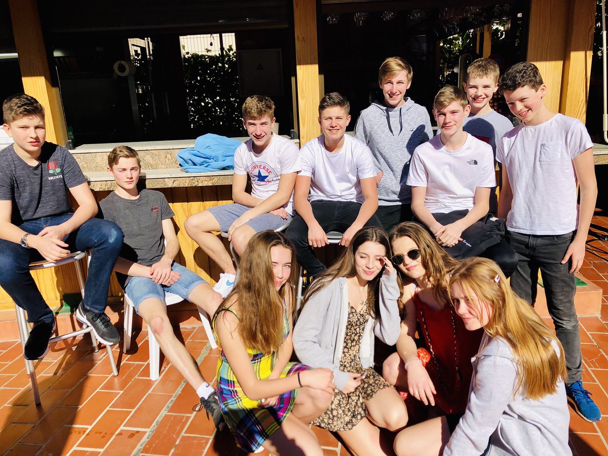 ¡Durante el recreo entre clase y clase nos relajamos al solete malagueño!