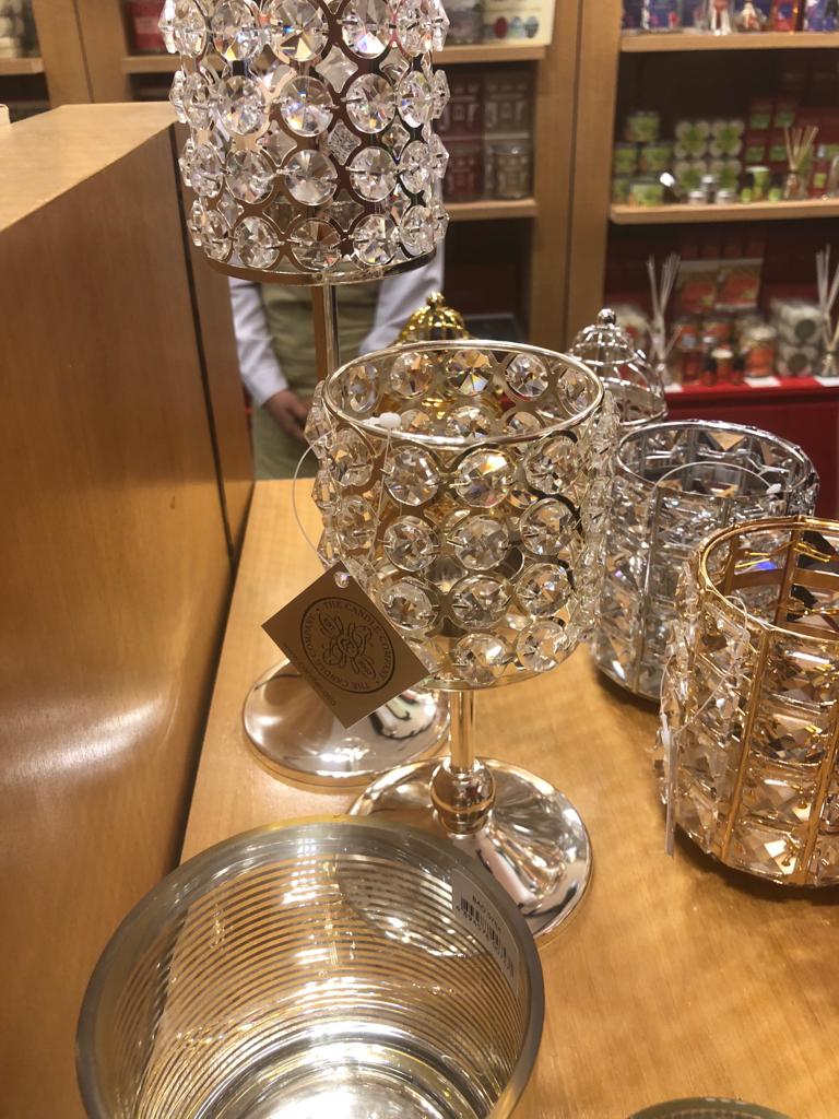 CarrollandChan's tweet image. Carroll&amp;amp;Chan made by hand &amp;amp; heart, sustainable luxury, 100% natural, fragrant beeswax candles &amp;amp; diffuser gifts, Asian scents of love now available at wonderful SM The Podium Mall Manila 3F 😍 #PodiumMall #fromhivetohome #ValentinesDay 💘🌈🐝🎁