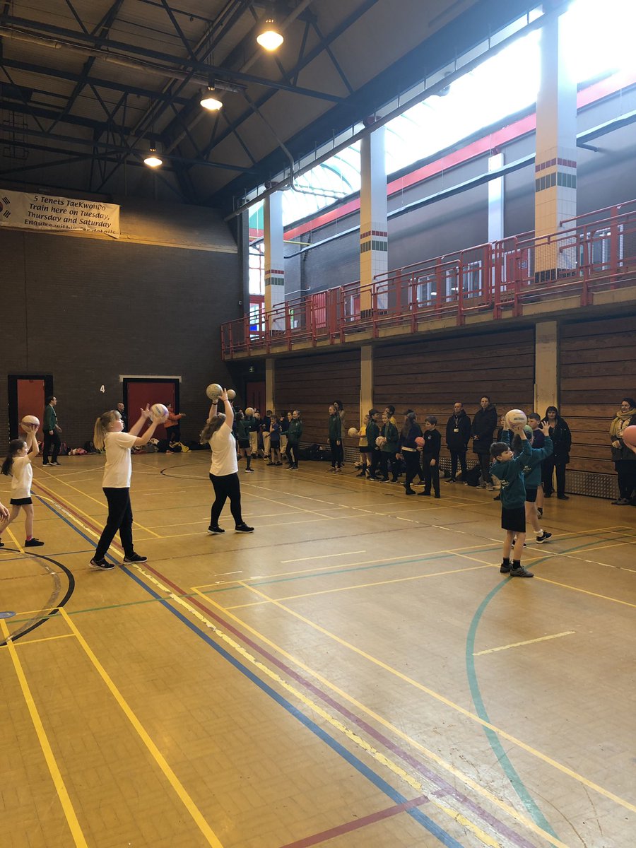 DDennettDRET's tweet photo. Hand work at the #DRETNetballMasterclass for the North Primary schools. @AinthorpeSchool @EndikePrimary @EdwardHeneagePA @FairfieldAcad @QuayAcademy @ThomasHinPri @WoldAcademy @DRETsport https://t.co/4NihGafzdG