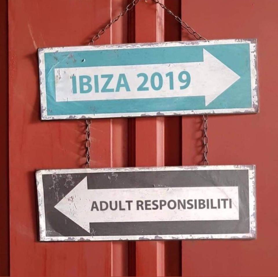 It's that time of the year....🤔✈️
#IBIZA2019