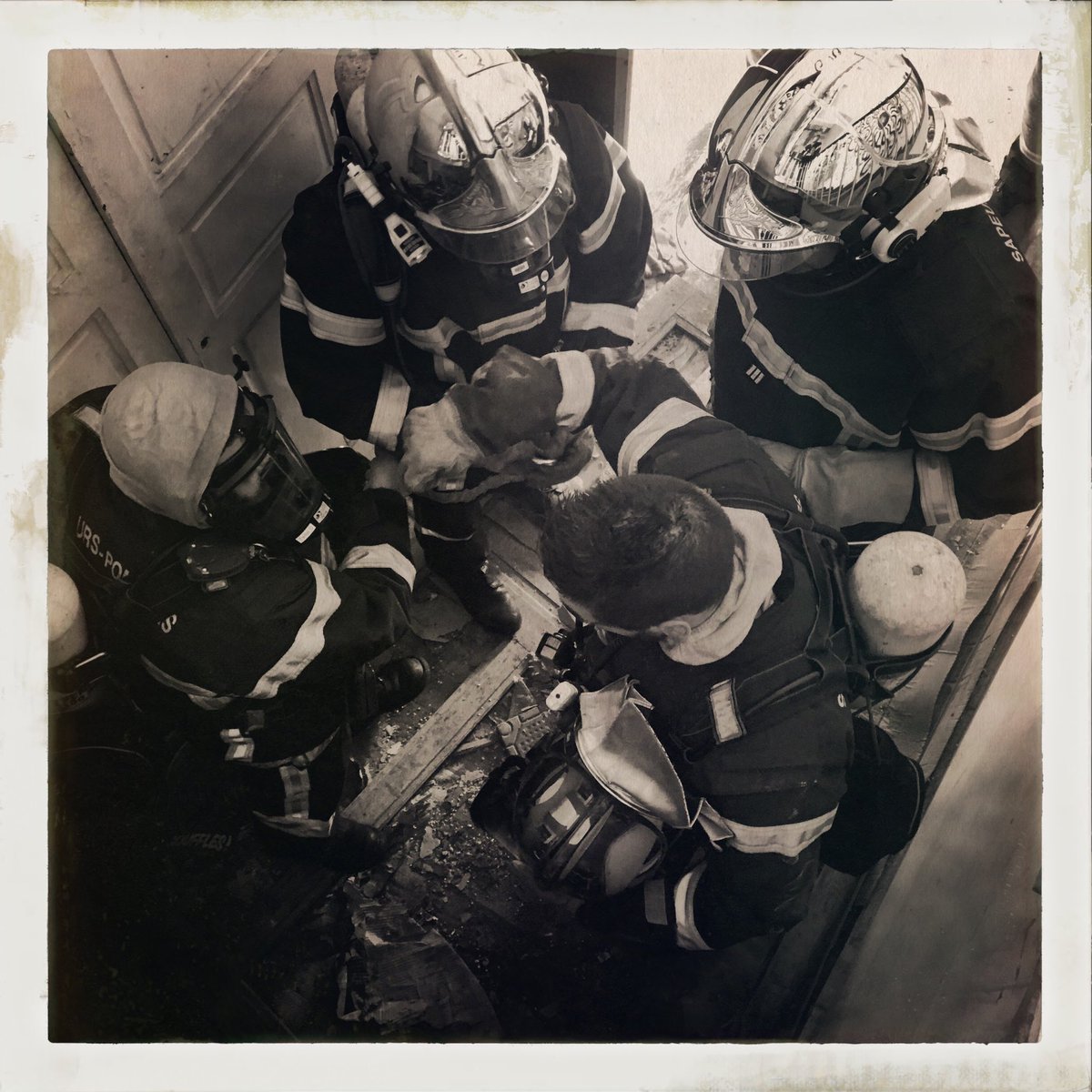 PompiersDigne's tweet photo. #exercer, #repeter, #entretenir pour pouvoir être prêt au pire @PompiersDigne https://t.co/StwiI4NcAo