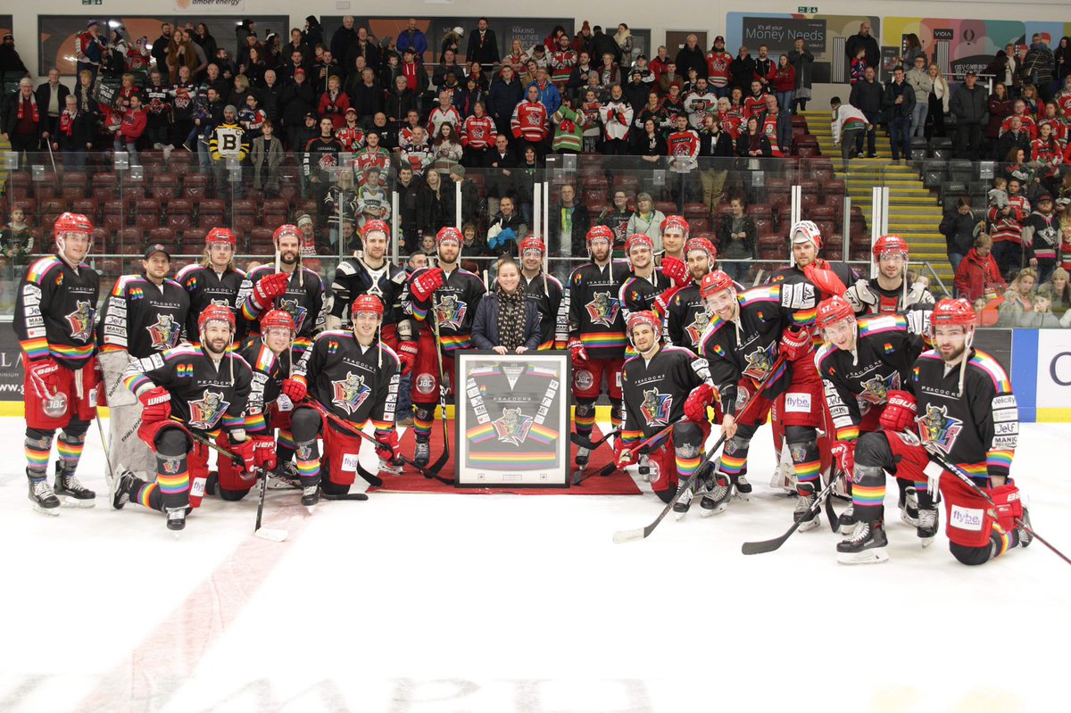 cardiffdevils's tweet image. Team photo with @LGBTsportcymru 🏳️‍🌈 
We are so proud to have partnered with you for the second year running - here’s to many more! #DevilsPride19