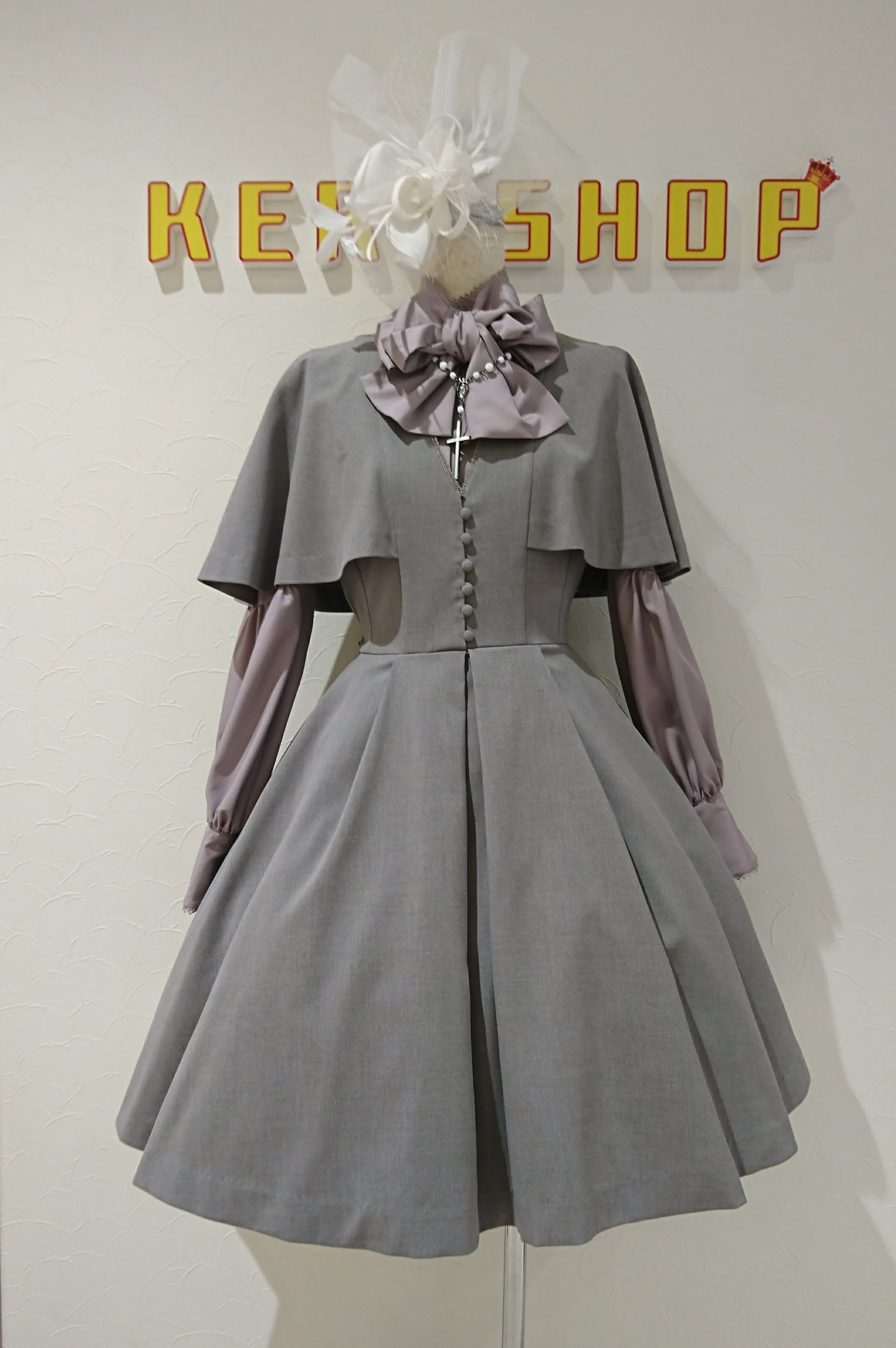Kera Shop 新宿店 على تويتر Sheglit 新作 Priere ケープワンピース 税抜 24 000 入荷 プリンセスラインに挟み込んだケープ状のお袖が珍しいタイプのワンピ ケープスリーブの内側はジャンスカのような作りになっています カラーは2色 肩からのドレープ