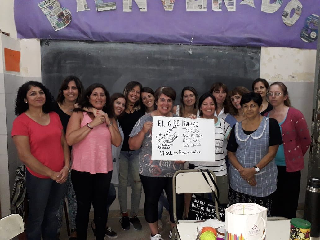 LpSuteba's tweet photo. El #6MdependeDeVidal
Todxs queremos comenzar las clases con #EscuelasSeguras y #SalariosDignos 
#VidalEsResponsable https://t.co/iRfn2nn6UX