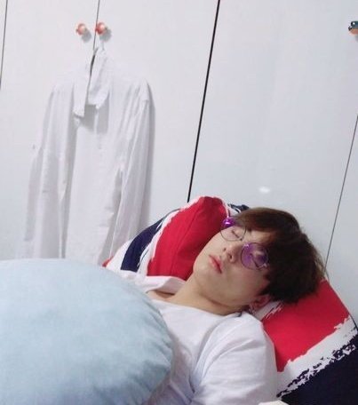 gutnaittt kamu yang bobonya gemesinn 💕 kkk
eumm itu ntar kacamatanya aku lepas koo/? .-.
yang nyenyak bobonyaa jan lupa mimpiin ayay yhaa :3
sweet dream~ 
iloveyou more <a href="/jungkookkic/">JFB jeka wsly ᴜғᴛ</a> 💞