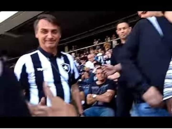 Bolsonaro com camisa do botafogo Clearance