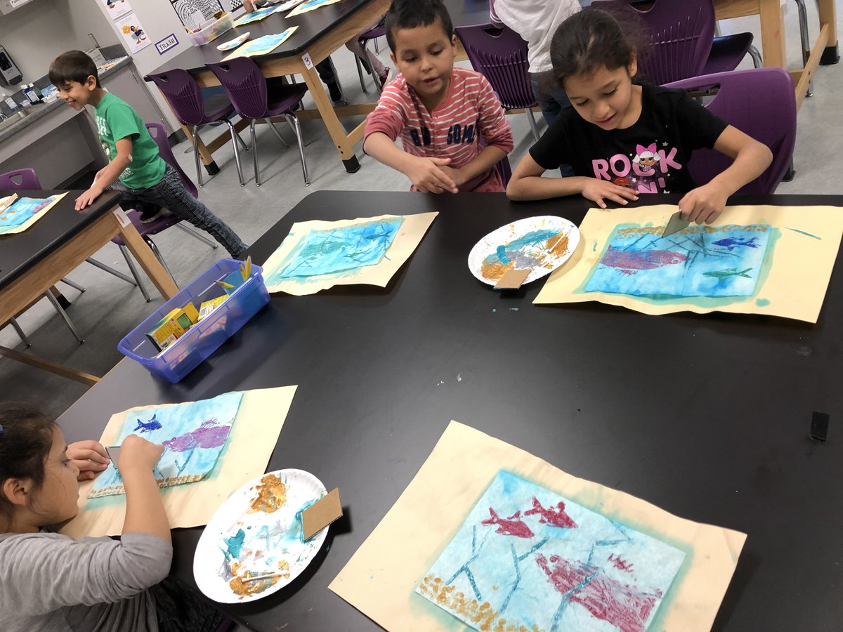 Dogwood_Elem's tweet photo. Thanks @NC_Ed_Fo ! Students are making Gyotaku prints in Art! This tradition started in Japan where fishermen would document their catch for the day. #ncisd #Deducks https://t.co/SUsyFBsiJL
