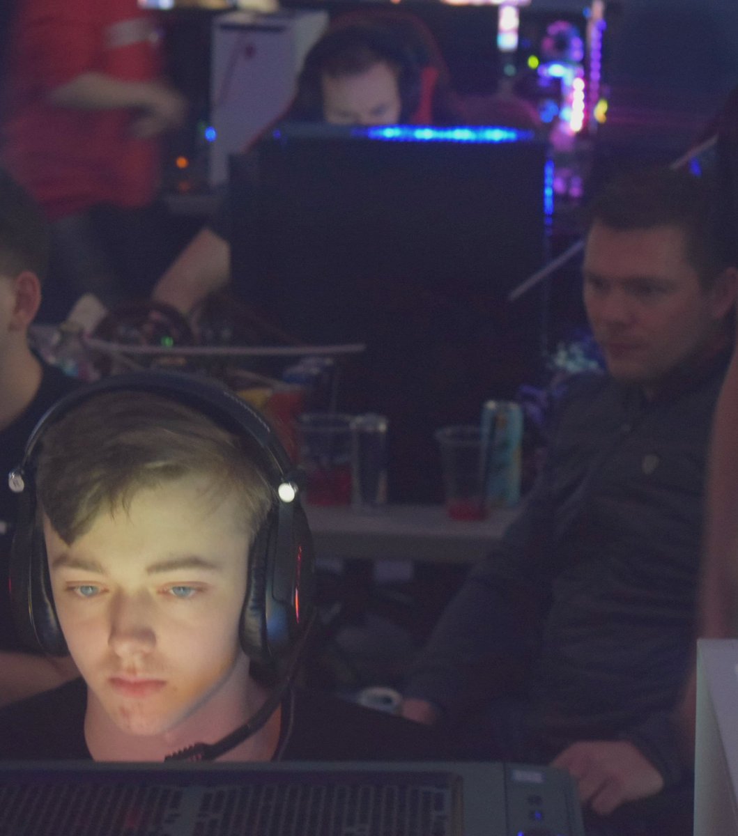 Ambush_gg's tweet photo. Så gælder det @Dust2dk POWER Ligaen senere 🔥

1⃣🆚 @AGFEsport - 19:00 CET.
2⃣🆚 #GoldenGitte - 21:00 CET.

Begge kampe vil blive streamet ⬇️

📺 https://t.co/YmCBT7gt10 

#ItsAnAmbush #L33TGamingChairs #MOTDanmark #NOCCODanmark #SharkGaming https://t.co/9QQx13LCQX