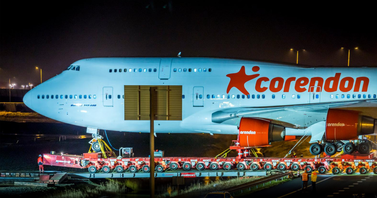 vanschiegroep's tweet photo. Geen brug te ver, zelfs niet wanneer er een Boeing 747 overheen moet! Samen met ons zusterbedrijf Janson Bridging Nederland BV leverden we de bruggen voor de oversteek van het Corendon vliegtuig over de snelweg A9.
Foto's: Corendon / ANP.
#Continuinbeweging #Corendon #boeing747 https://t.co/WDQlGZWy0u