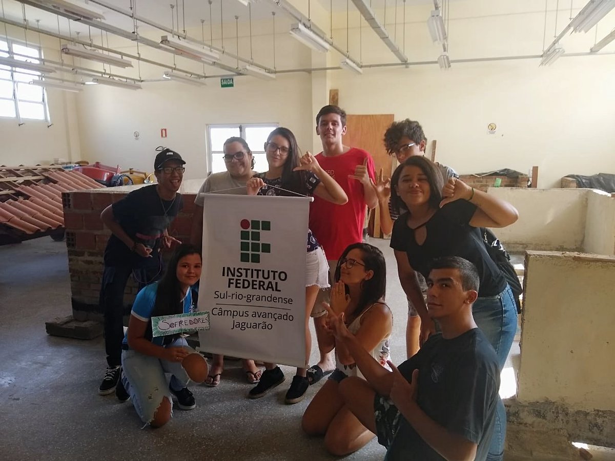 _Yasmim1903's tweet photo. Aí galera, da uma moral aí! Curte e da rt pra gente levar essa gincana!! #Sofredores2 #IfJag2019
#gincanas2019 @camilastrad_ @eafs05 https://t.co/AwlOGeE7YW