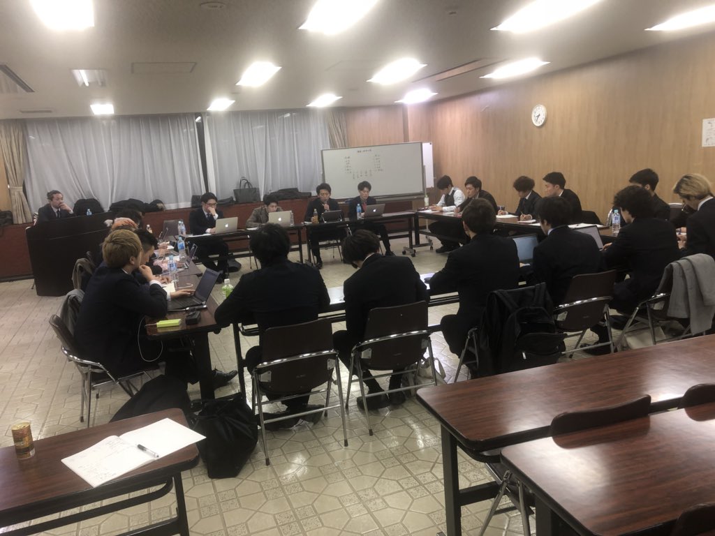 本日は毎月の定例発表会。
売上を作るために一ヶ月間どのような動きをしてきて、これからの一ヶ月間はどのような計画を立てているのかを発表させます。

上部の数字を問題点にするのではなく、それを引き寄せた根本の意識に問題があることに気が付かせます。

問題発見能力、解決能力向上が目的です。