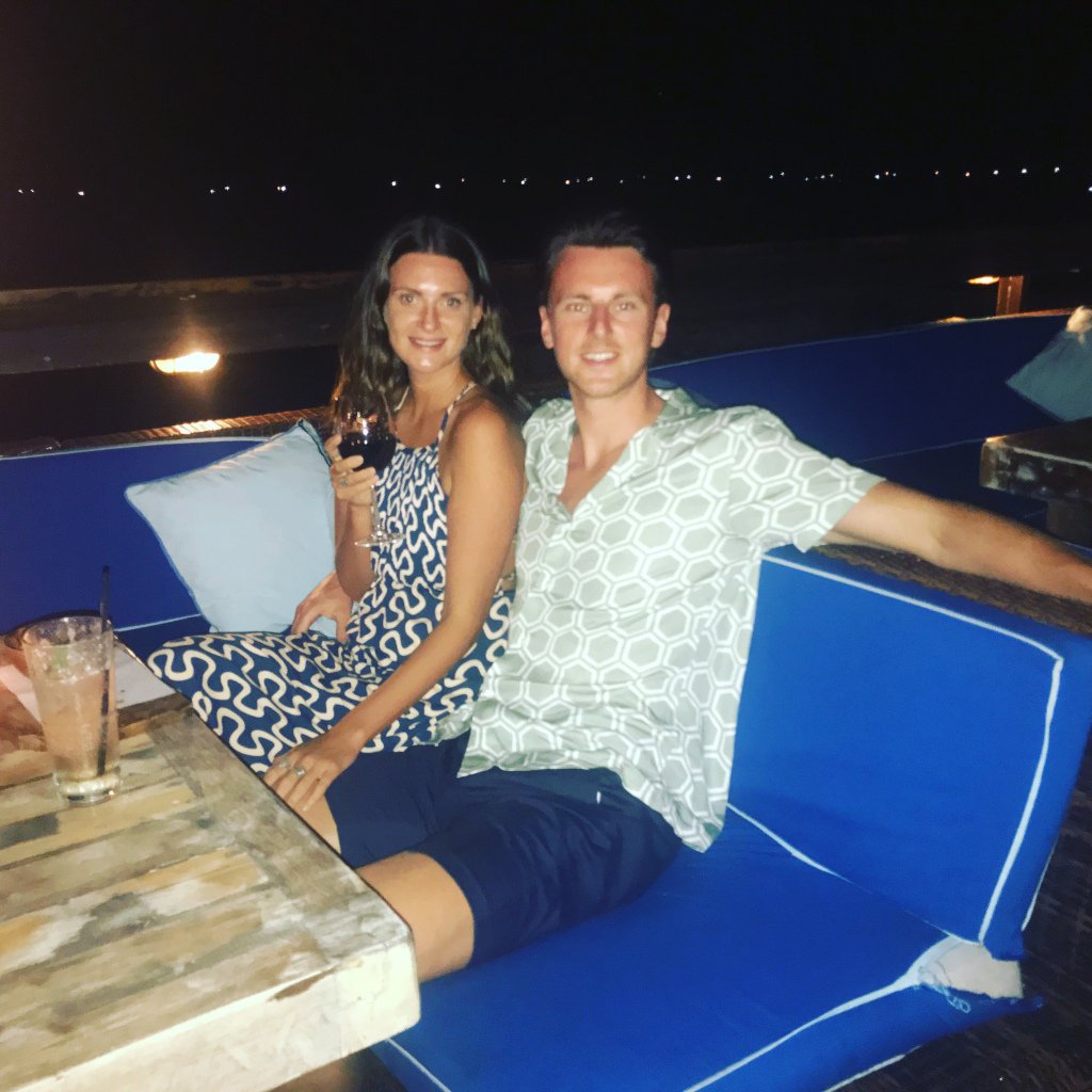 BitchesNBackpac's tweet photo. Uluwatu for two. https://t.co/ZKmhErTrOB https://t.co/6bA7v0kNlU
