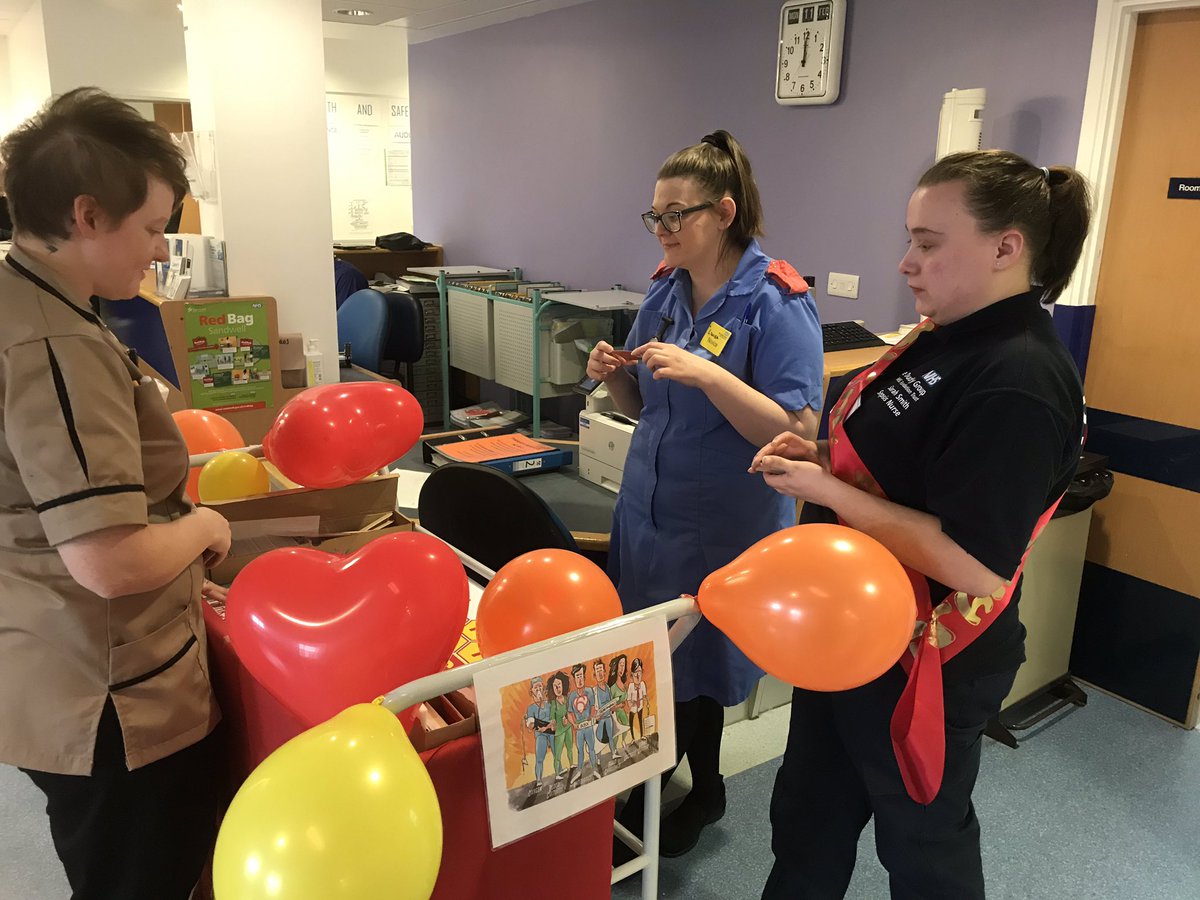 resusdudley's tweet image. @DudleyGroupCEO @themeddirector @kkelly8963 @DGNHS_DirOpsMed @SavvaLaura staff on AMU1&amp;amp;2 this morning have pledged to #KissGoodbyeToSepsis @DudleyGroupNHS &amp;amp; played #Sepsis Bingo &amp;amp; Blockbusters on the #TrolleyOfKnowledge