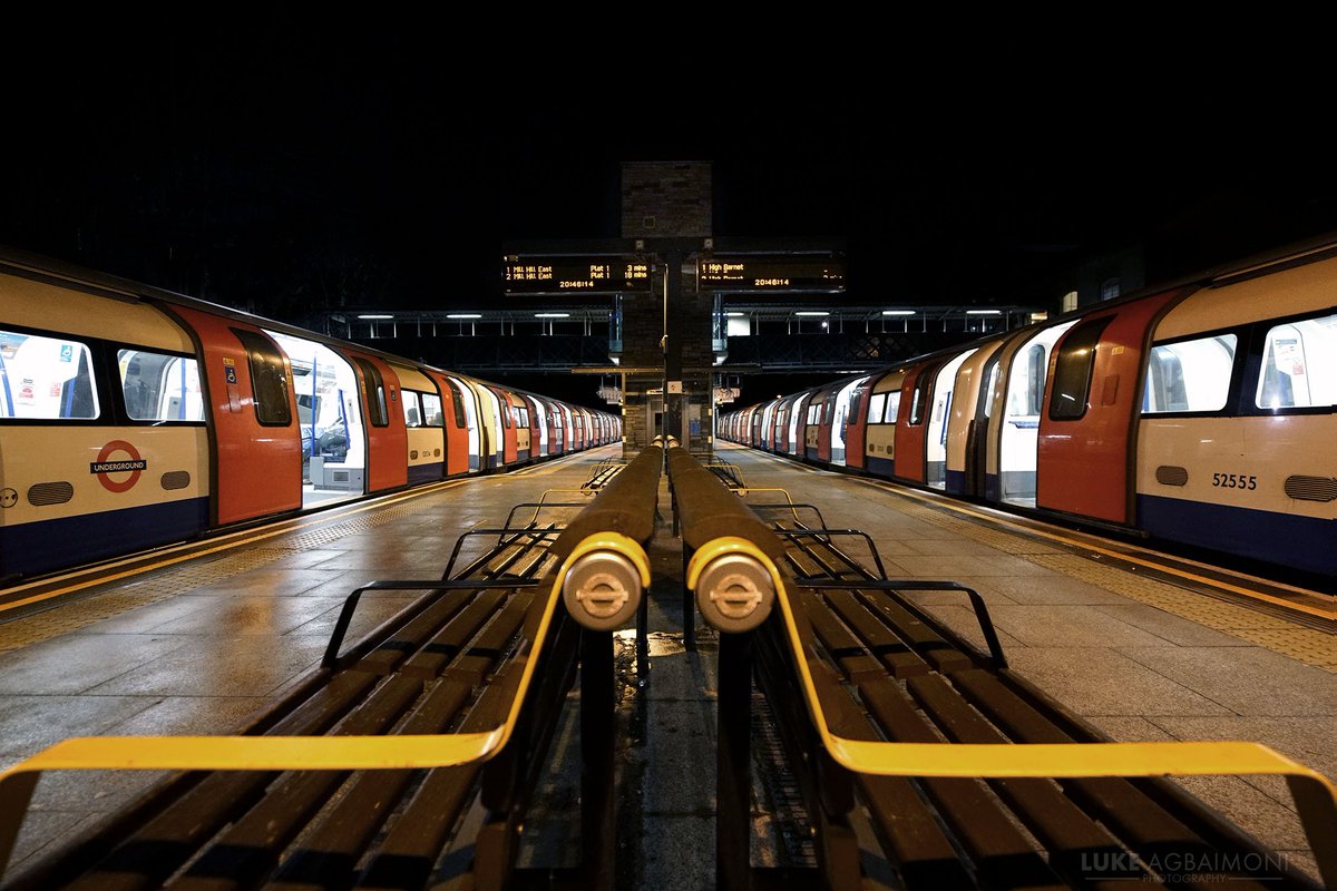 LONDON UNDERGROUND SYMMETRY PHOTO / 14FINCHLEY CENTRAL STATIONNice symmetrical architecture here. Even the benches are central at Finchley Central More photos https://shop.tubemapper.com/Symmetry-on-the-Underground/Photography thread of my symmetrical encounters on the London UndergroundTHREAD